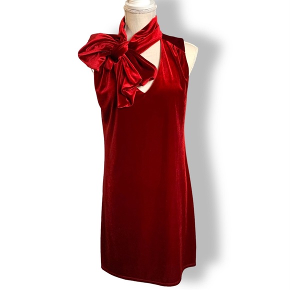 LAUNDRY by SHELLI SEGAL | Tie-Neck Velvet Shift Dress Size 6 - Picture 5 of 10